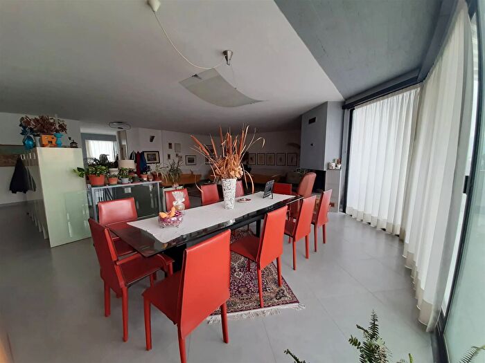 Appartamento con 6 locali in vendita in Pisa