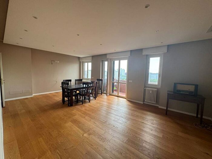 Appartamento trilocale in affitto in Via Valsesia, Bisceglie, Milano