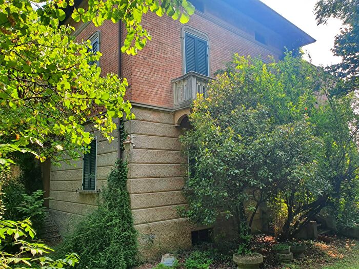 Casa con 10 locali in vendita in Casalgrande