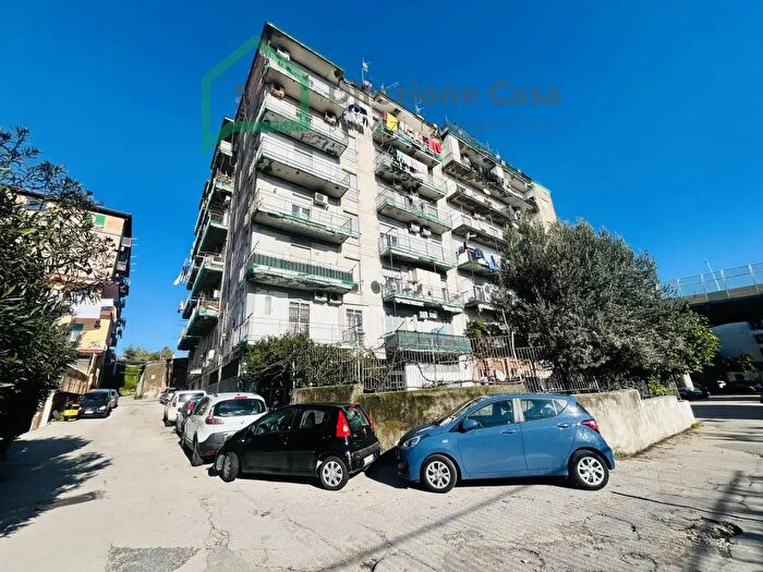 Appartamento trilocale in vendita in Via Notar Giacomo, Napoli