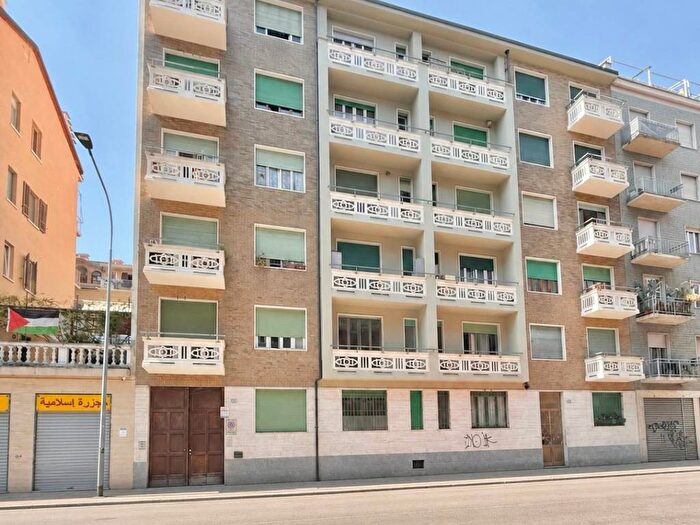 Appartamento trilocale in affitto in Via Aosta, Aurora, Torino