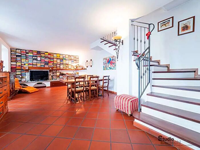 Casa con 5 locali in vendita in Via Partigiani, Olginate