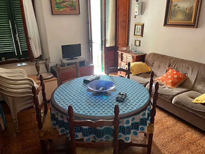 Casa quadrilocale in vendita in Massa