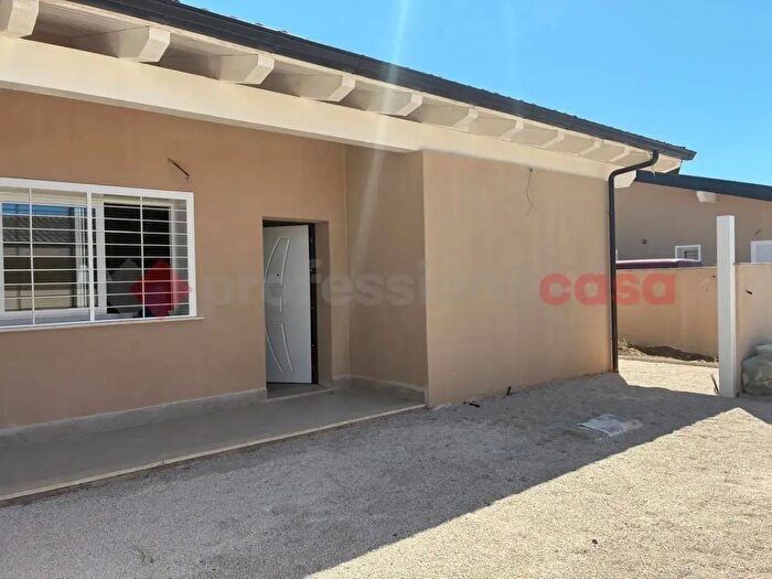 Casa quadrilocale in vendita in Via Reno, Ardea