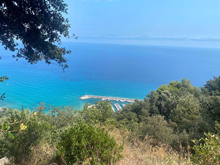 Casa trilocale in vendita in Vial Manie, Finale Ligure