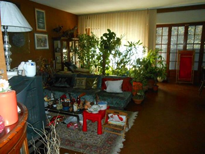 Casa con 6 locali in vendita in Via Francesco Ferraris, Lucca