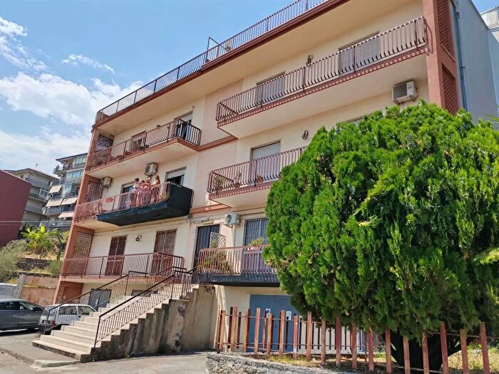 Appartamento quadrilocale in vendita in Via Michelangelo Buonarroti, Aci Catena