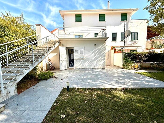 Casa trilocale in affitto in Via dei Siculi, Terrasini