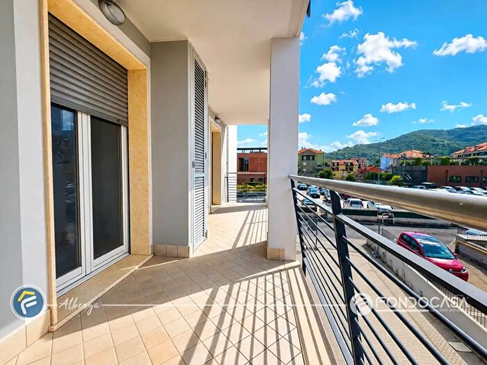 Appartamento trilocale in vendita in Via Milano, Albenga