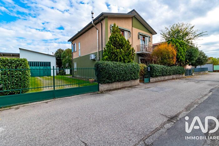 Casa con 7 locali in vendita in Via Tito Speri, Cerea