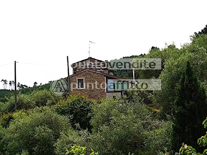 Casa con 10 locali in vendita in di Tiglio, Capannori