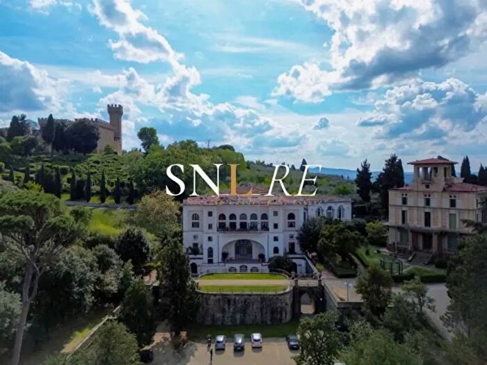 Appartamento con 5 locali in vendita in Piazza degli Unganelli, Firenze