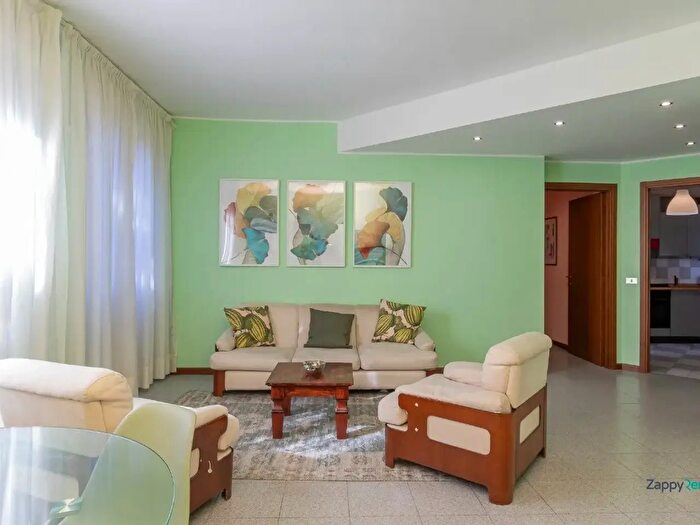 Appartamento trilocale in affitto in Via Valera, Arese