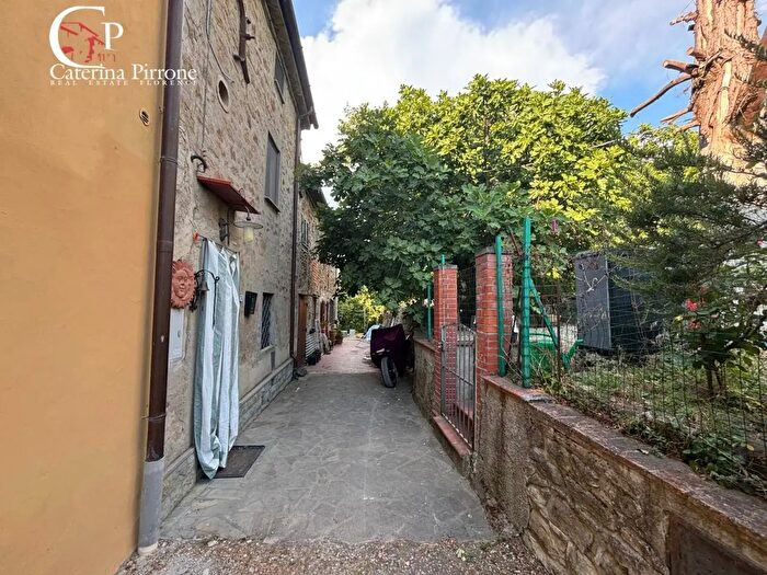 Appartamento con 6 locali in vendita in Frazione Corella, Dicomano