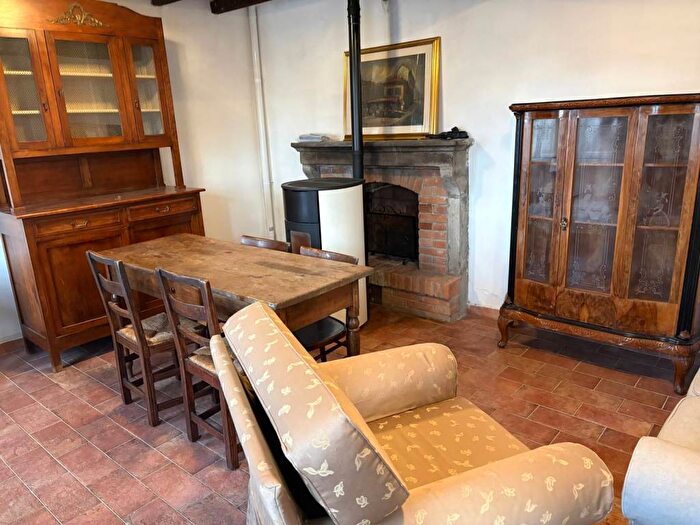 Appartamento trilocale in affitto in Via Martiri della Libertà, Centro, Varano de Melegari