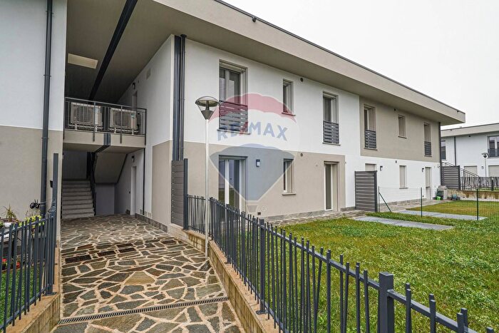 Appartamento trilocale in vendita in Via Colombo, Capriate San Gervasio