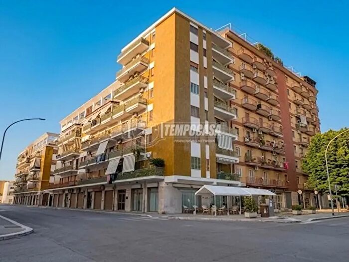 Appartamento con 5 locali in vendita in Via Enzo Fioritto, Foggia