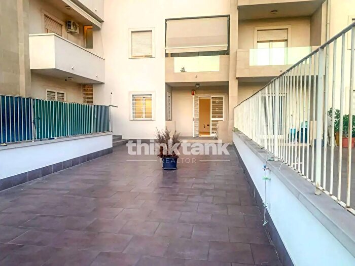 Appartamento con 5 locali in vendita in Via Battello Snc, Catania