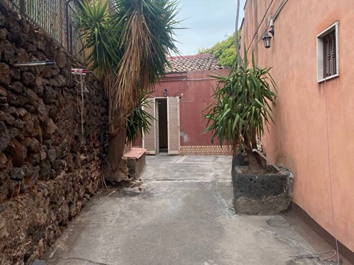 Casa con 6 locali in vendita in Via San Giovanni Battista, San Giovanni Galermo, Catania