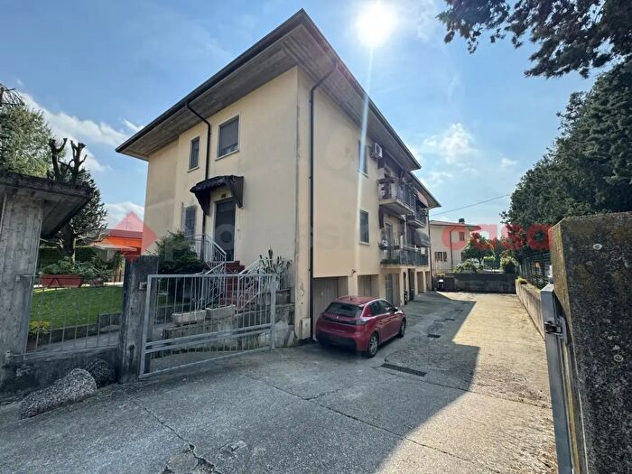 Appartamento con 5 locali in vendita in Trevenzuolo