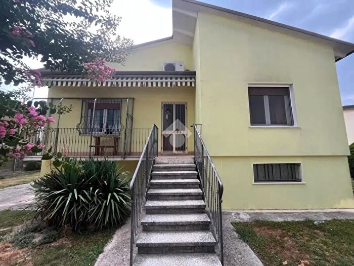 Casa quadrilocale in vendita in Via Guglielmo Marconi, Castelbelforte