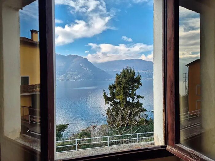 Appartamento con 5 locali in vendita in Via Piave, Dorio