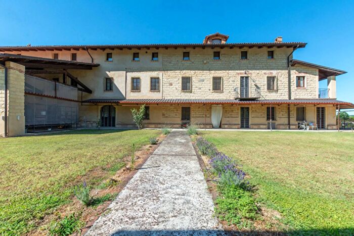 Case in Vendita e in Affitto - 2