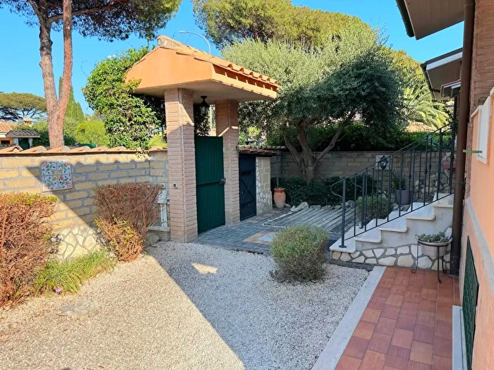 Casa con 5 locali in vendita in Roma