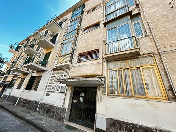 Appartamento trilocale in vendita in Via Sant Antonio, Torre Del Greco