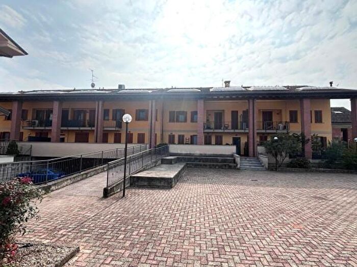 Appartamento trilocale in vendita in Piazza Risorgimento, Tavazzano Con Villavesco