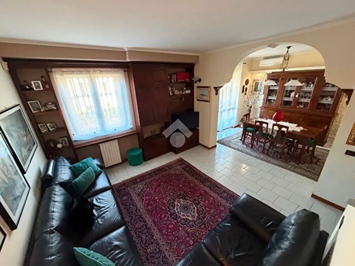 Casa quadrilocale in vendita in Via Gen C a dalla Chiesa, Pessano Con Bornago