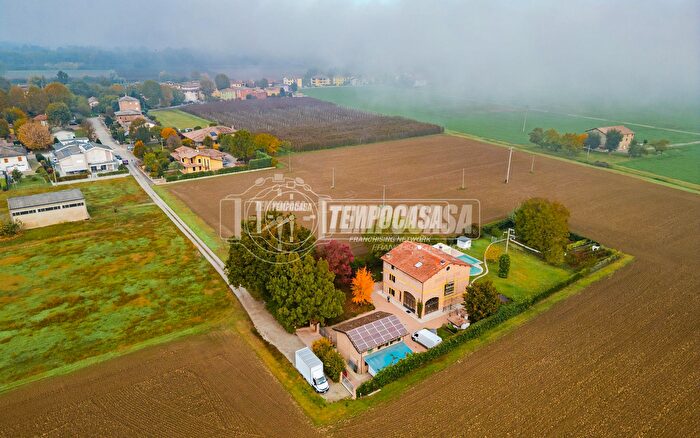 Casa con 9 locali in vendita in Via P Togliatti a, San Cesario Sul Panaro