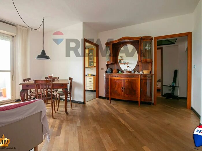 Appartamento con 6 locali in vendita in Via Pierino Negrotto Cambiaso, Genova
