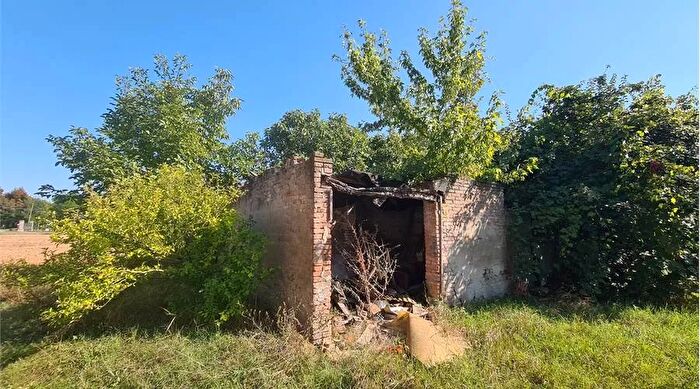 Casa con 10 locali in vendita in Budrio