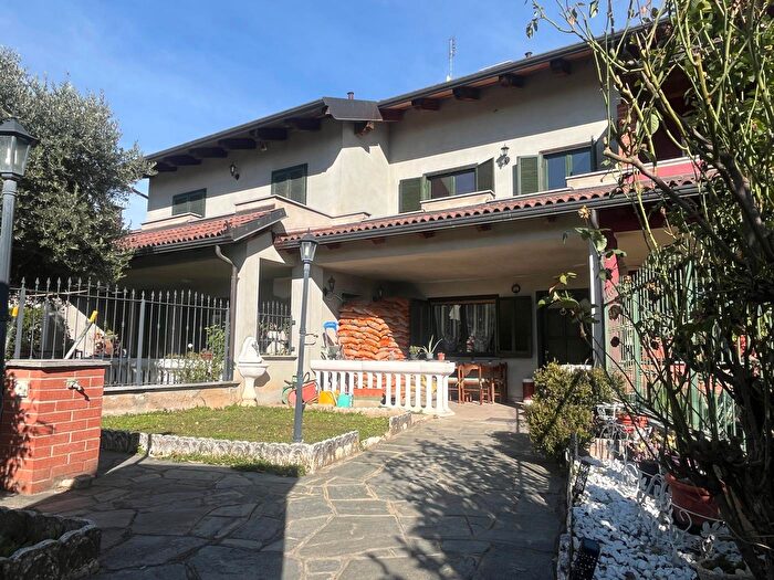 Casa con 5 locali in vendita in Via Prabello, Osasco