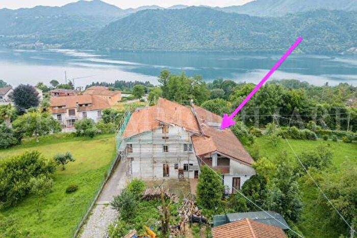 Casa quadrilocale in vendita in Via Pratolungo, Pettenasco