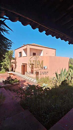 Casa con 10 locali in vendita in Marsala