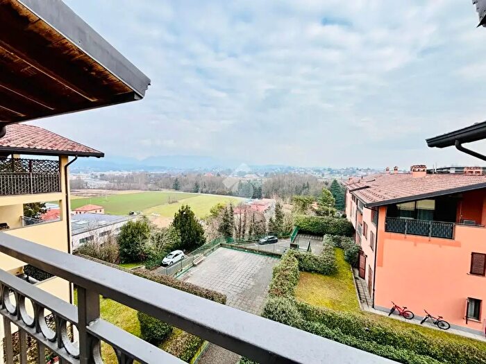 Appartamento trilocale in vendita in Via Ticino, Fino Mornasco