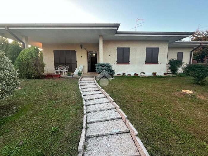 Casa quadrilocale in vendita in Via Guglielmo Marconi, Castelbelforte