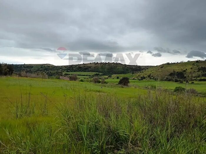 Casa bilocale in vendita in Contrada Molara, Caltagirone