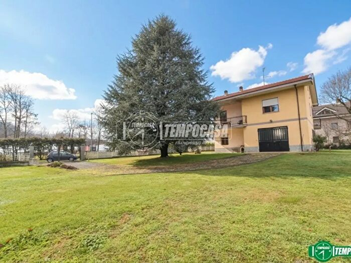 Casa con 7 locali in vendita in Via Cesare Pavese, Front