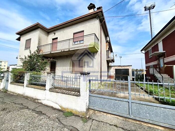 Appartamento quadrilocale in vendita in Via Pasquali, Monticelli DOngina