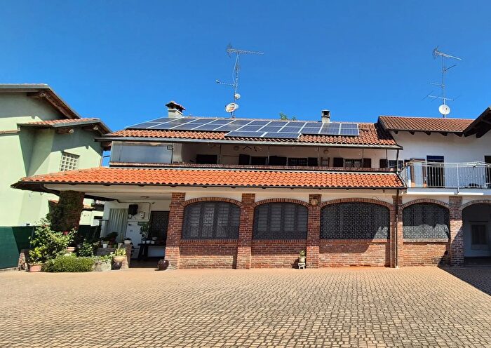 Casa con 8 locali in vendita in Via Scappino, Crescentino