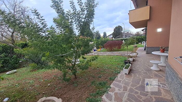 Casa con 5 locali in vendita in Via Marche, Castano Primo