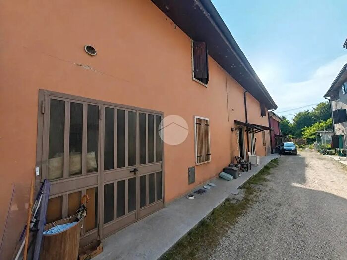 Casa trilocale in vendita in Via Bastia, Castelnuovo Del Garda