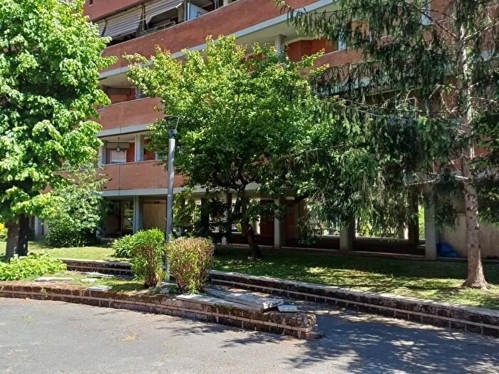 Appartamento con 6 locali in vendita in Via Roberto Lordi, Roma