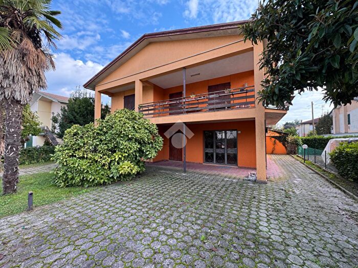 Casa con 6 locali in vendita in Piazzola Sul Brenta