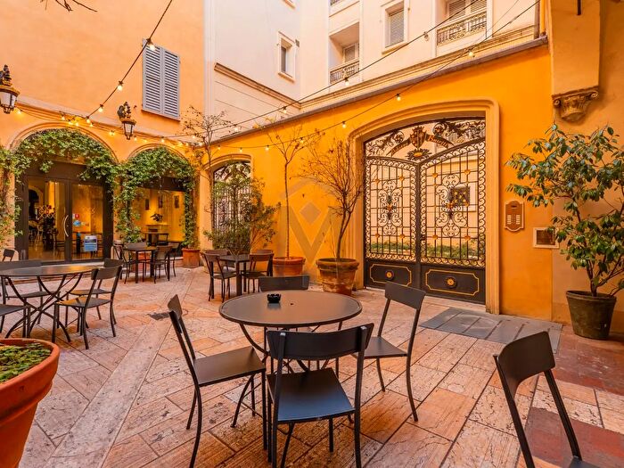 Appartamento con 6 locali in vendita in Via Don Francesco Crispi, Reggio Emilia