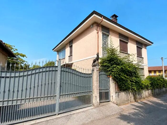Casa con 6 locali in vendita in Via Boetti, Sommariva Del Bosco