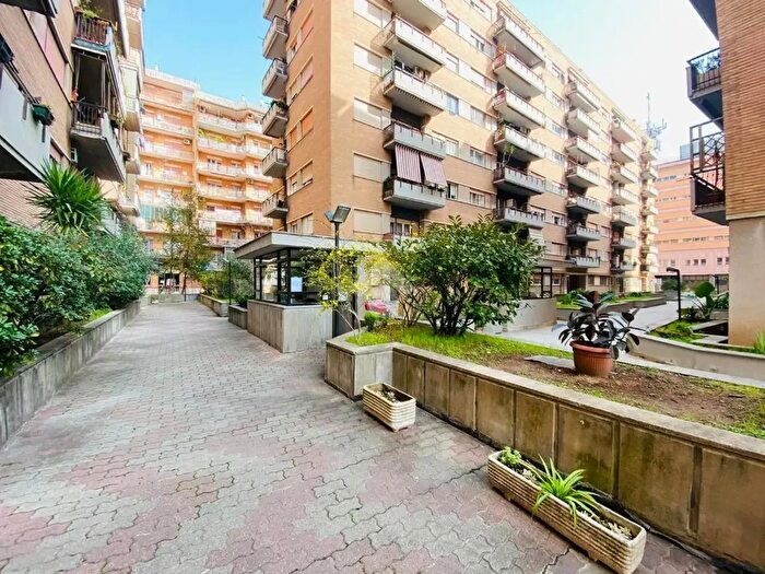 Appartamento trilocale in affitto in Via Feronia, Roma